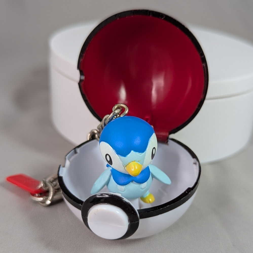 Pokemon Blue and White Penguin Keychain in Poké Ball